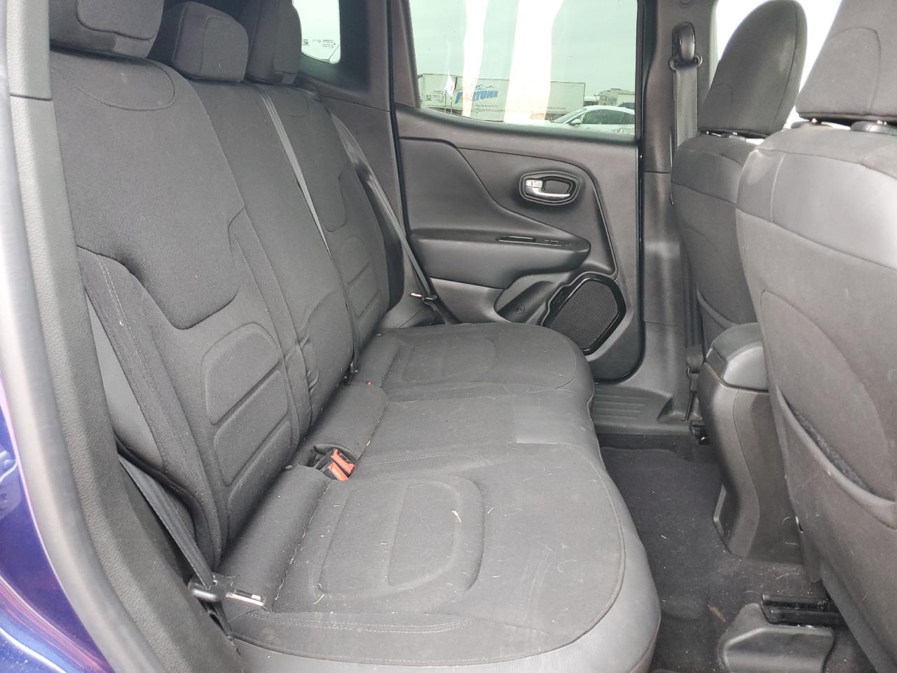 2017 Jeep Renegade - Image 11