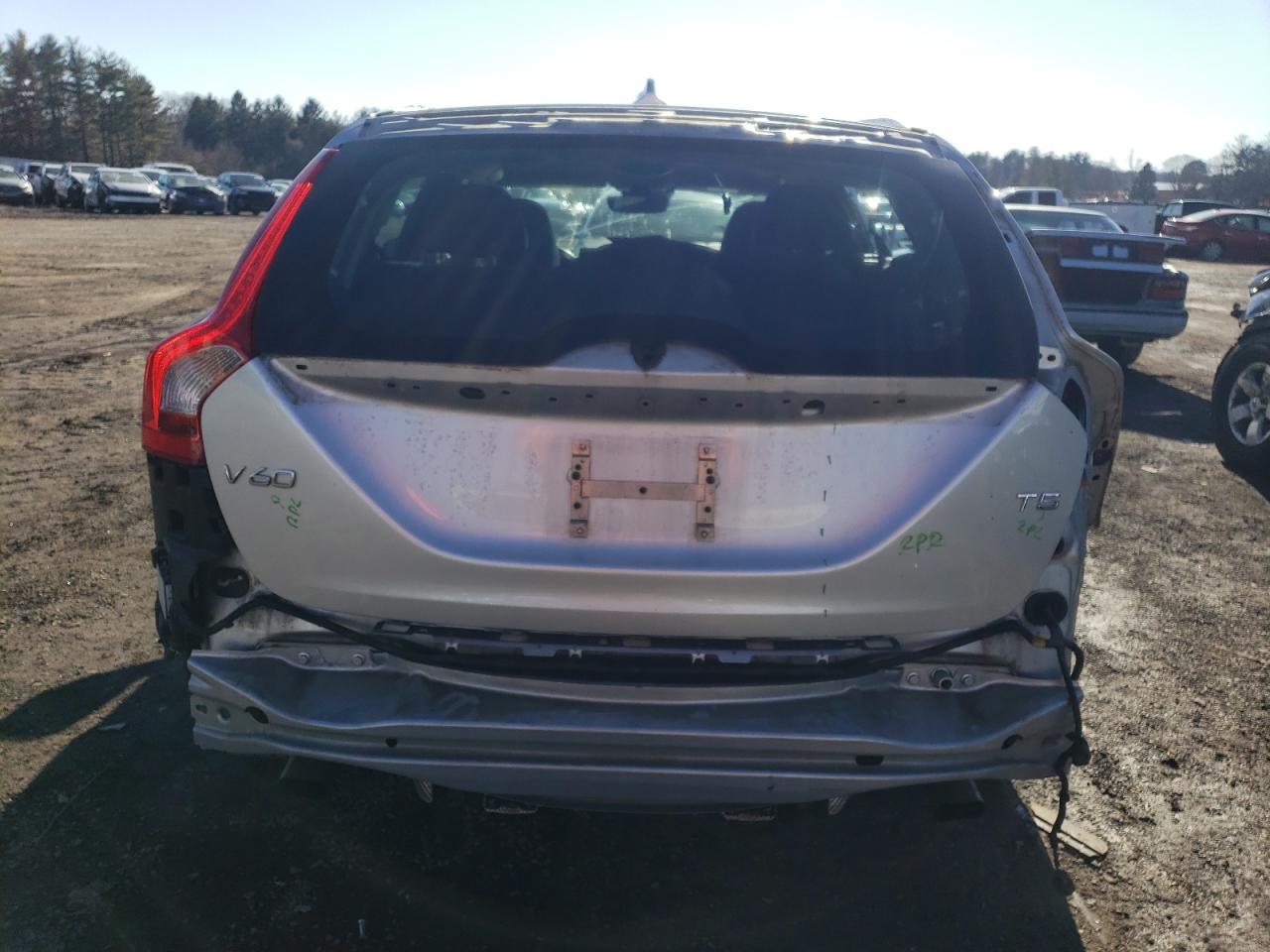 2017 Volvo V60 - Image 6