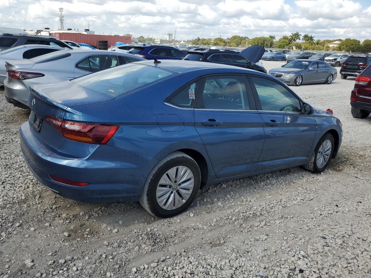 2019 Volkswagen Jetta - Image 3