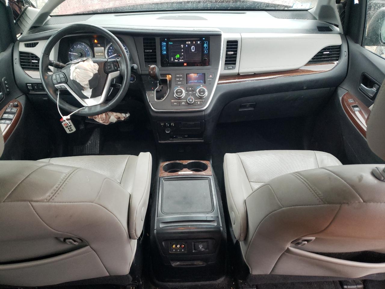 2015 Toyota Sienna - Image 8