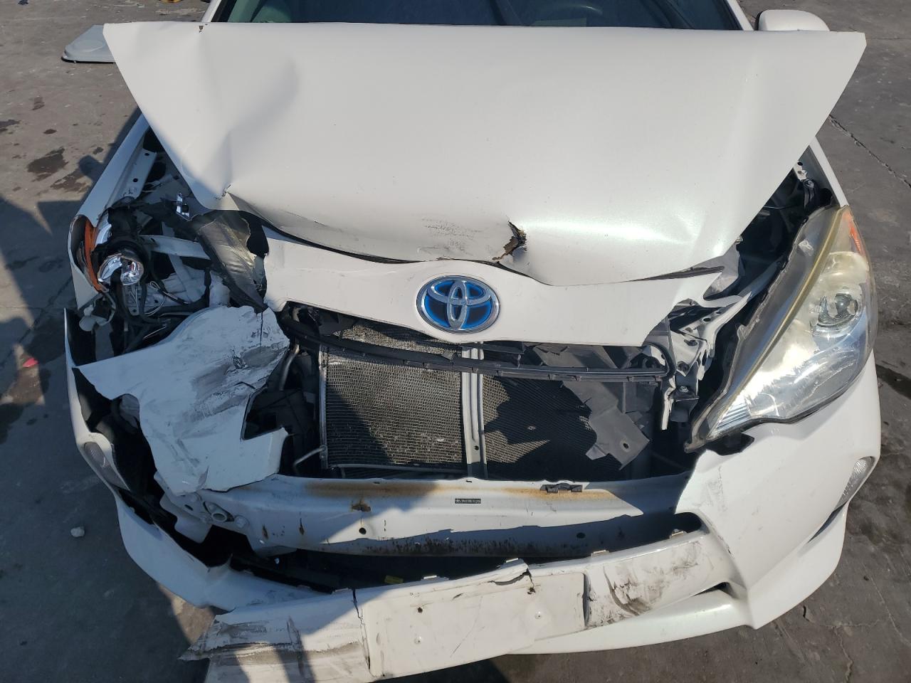2012 Toyota Prius - Image 11