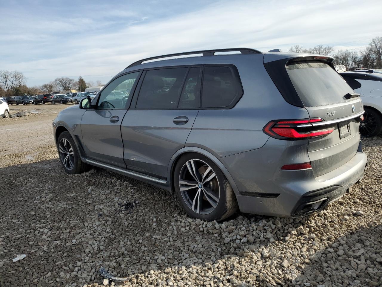 2023 BMW X7 - Image 2