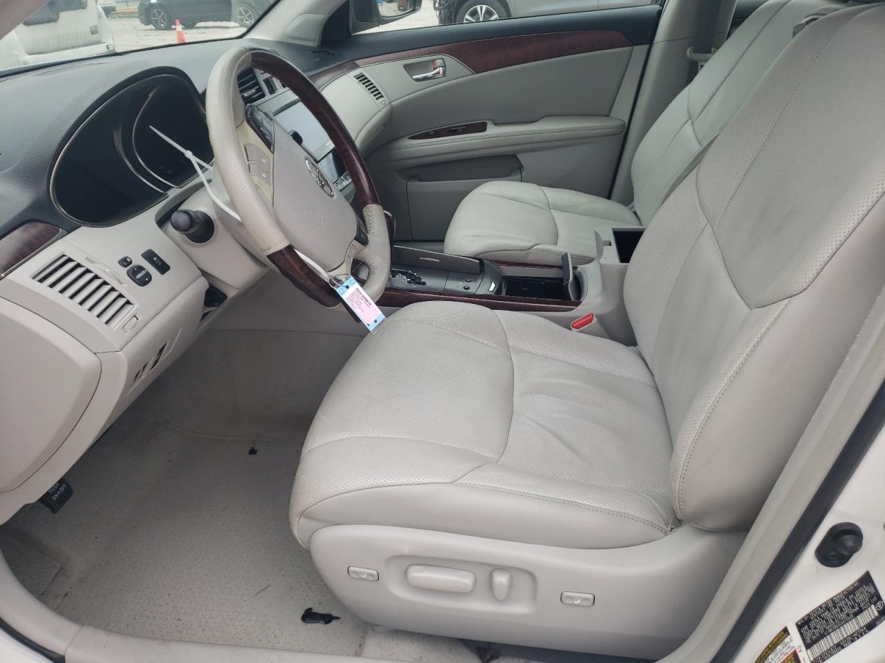 2012 Toyota Avalon - Image 7