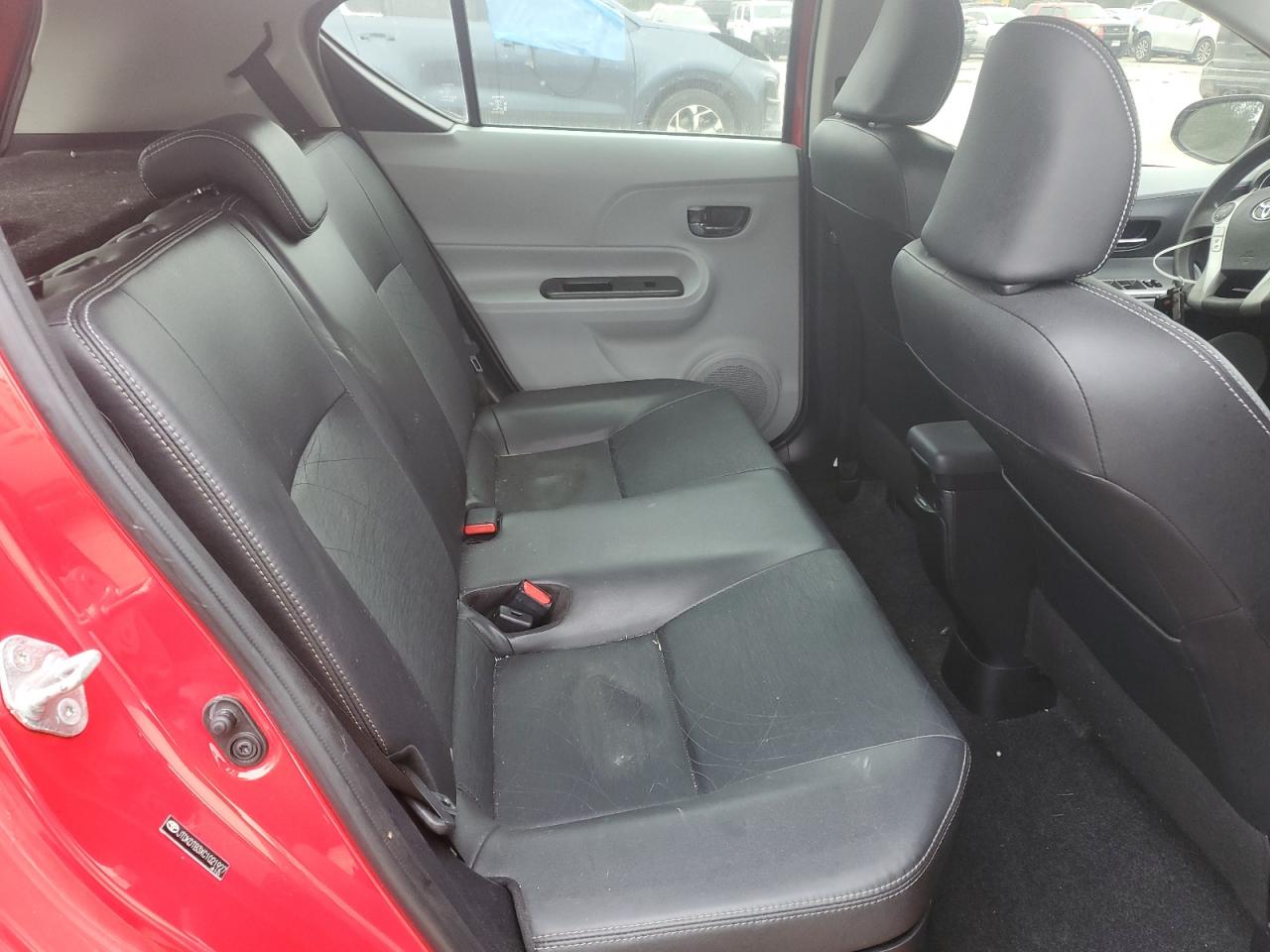 2012 Toyota Prius - Image 11