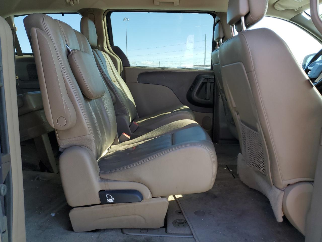 2013 Chrysler Town & Country - Image 11