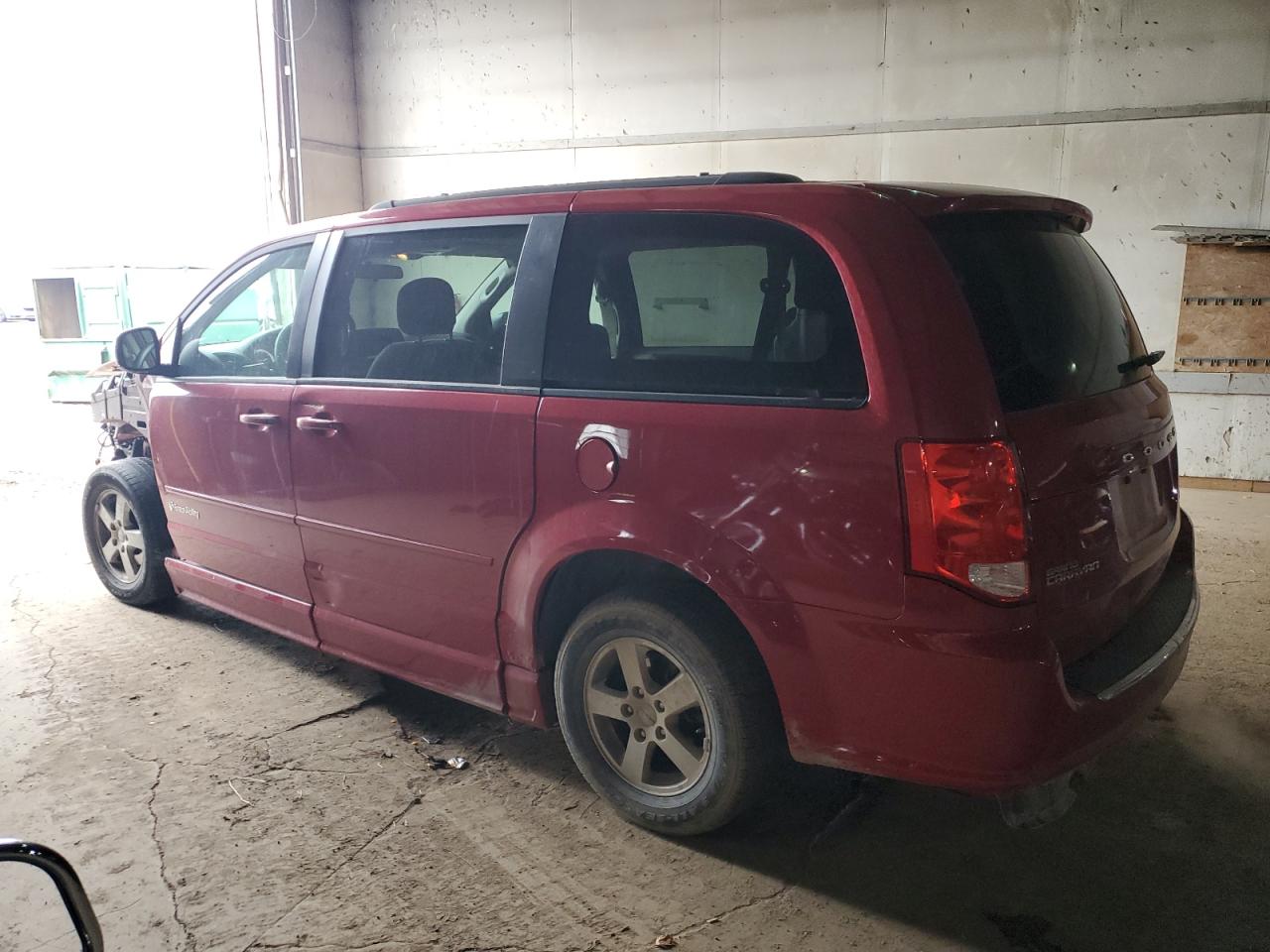 2012 Dodge Caravan - Image 2
