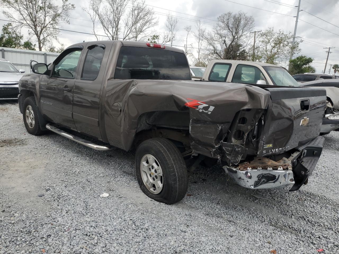 2007 Chevrolet Silverado - Image 2