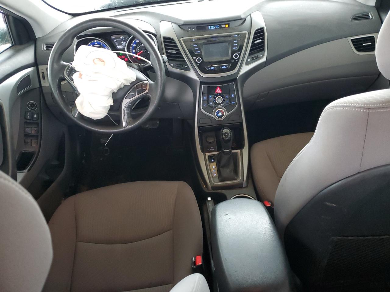 2016 Hyundai Elantra - Image 8