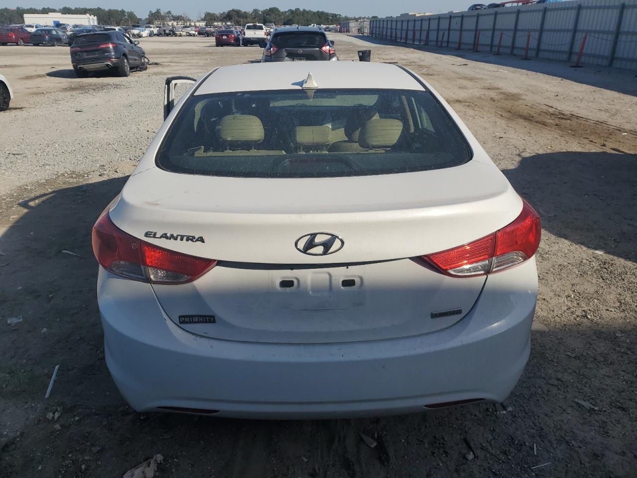 2013 Hyundai Elantra - Image 6