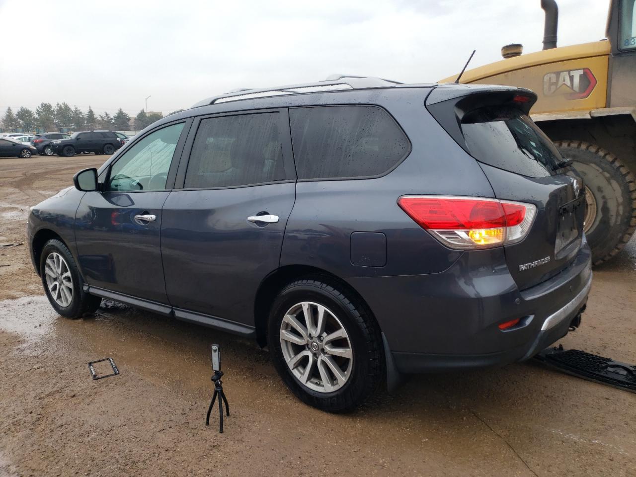 2013 Nissan Pathfinder - Image 2