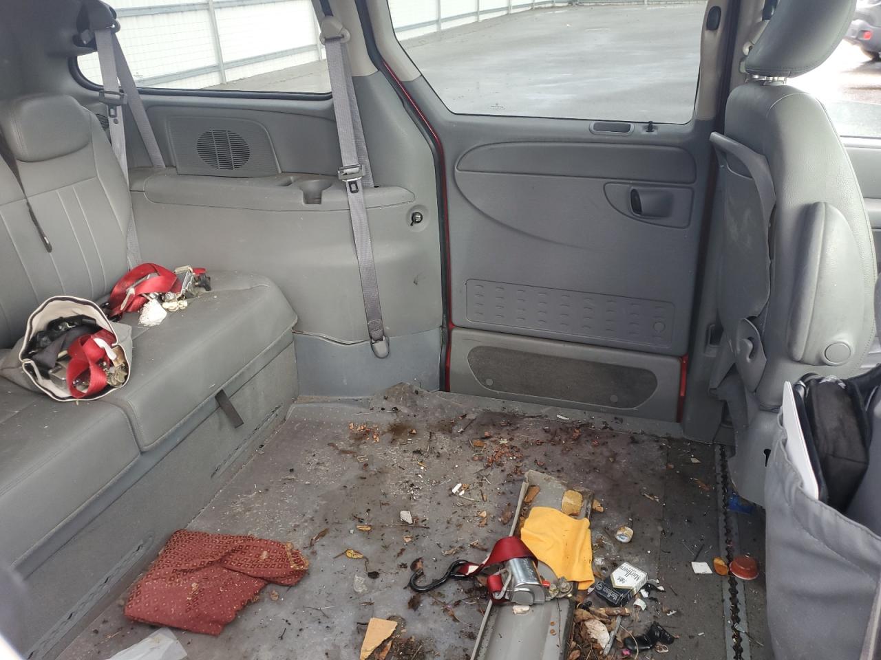 2007 Chrysler Town & Country - Image 11