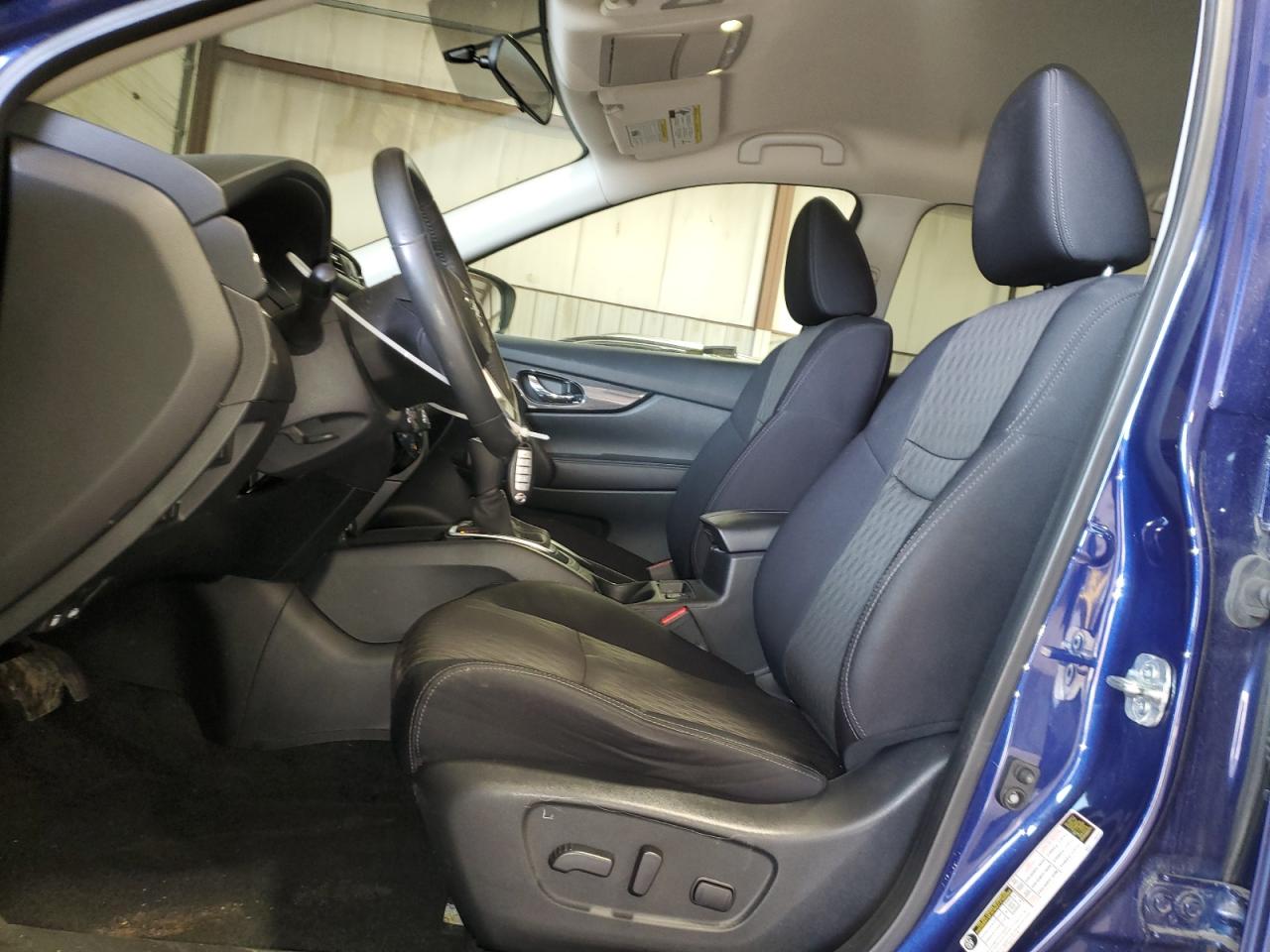 2017 Nissan Rogue - Image 7