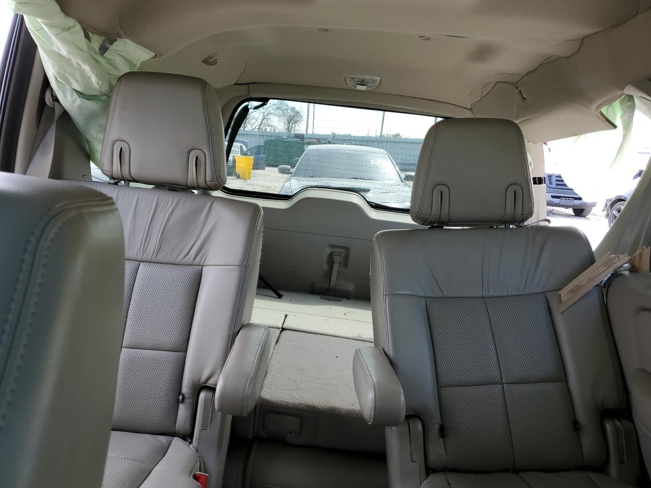 2013 Lincoln Navigator - Image 10