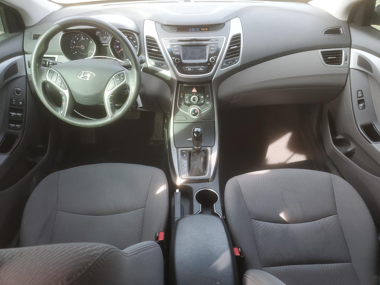 2016 Hyundai Elantra - Image 8