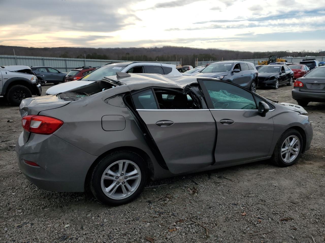 2017 Chevrolet Cruze - Image 3