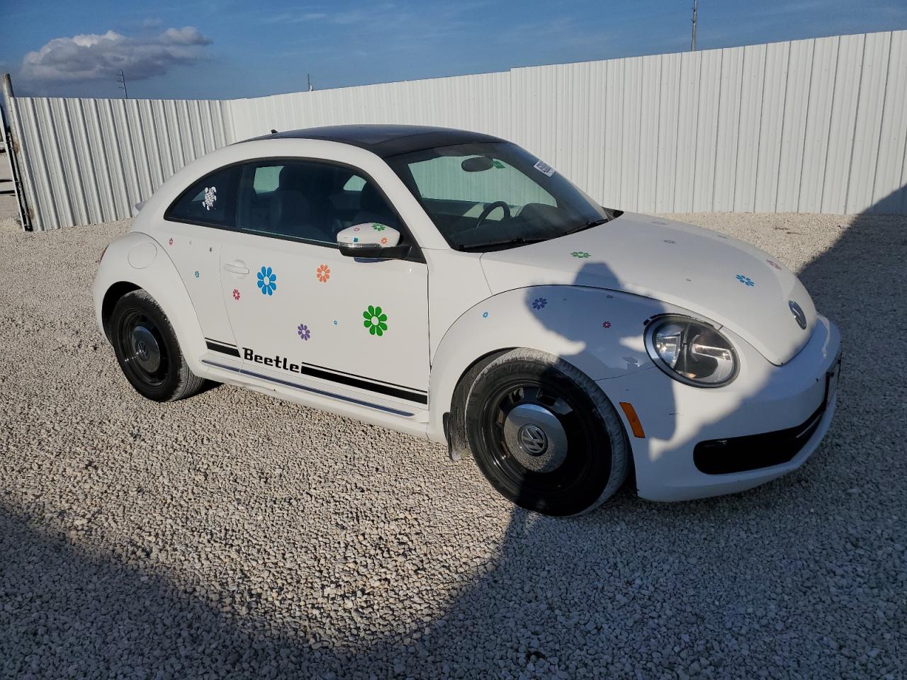 2013 Volkswagen Beetle - Image 4