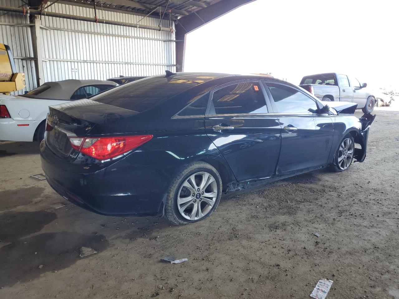 2011 Hyundai Sonata - Image 3