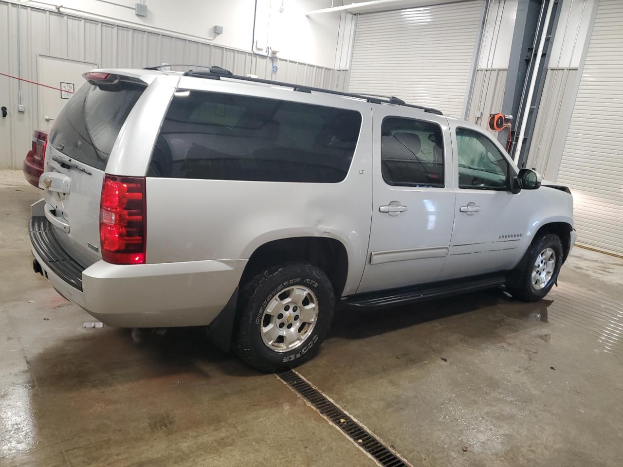 2011 Chevrolet Suburban - Image 3