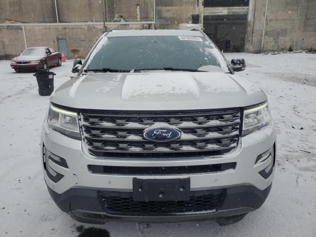 Parquets FORD EXPLORER 2017 Srebrny