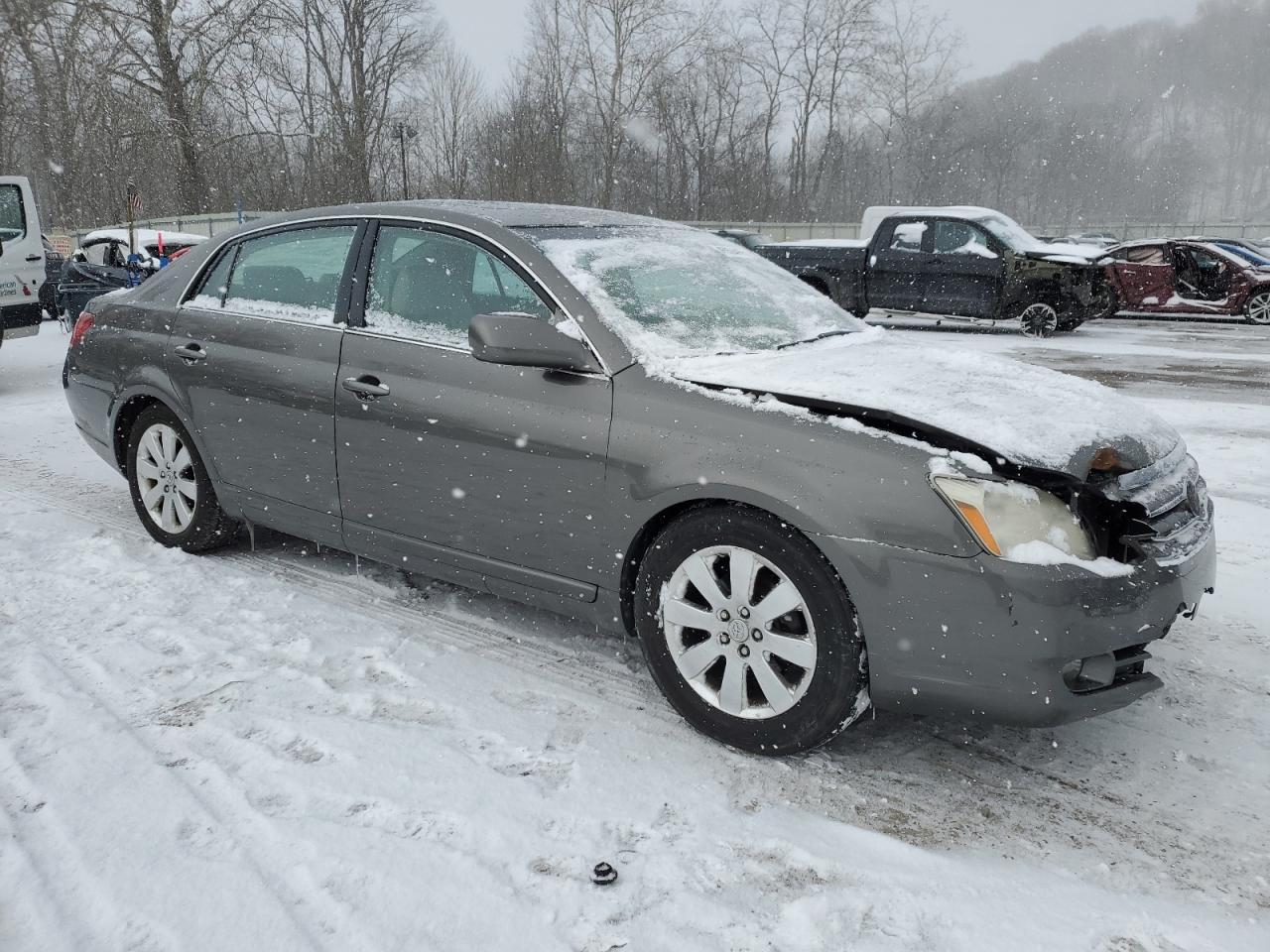 2005 Toyota Avalon - Image 4