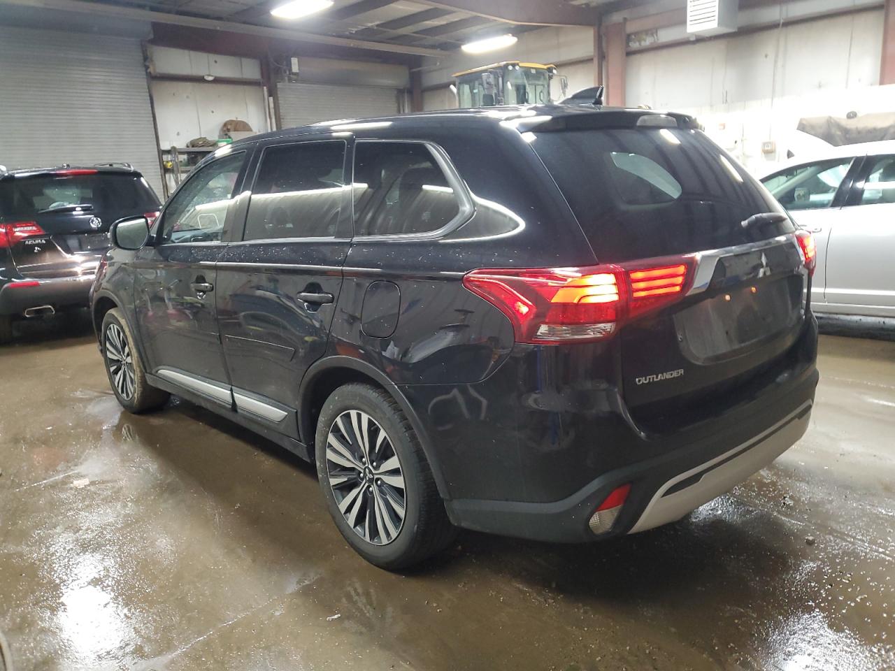2020 Mitsubishi Outlander - Image 2