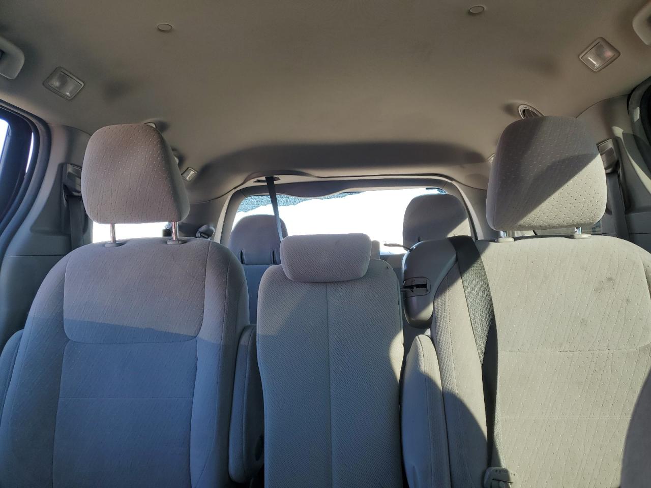 2016 Toyota Sienna - Image 10