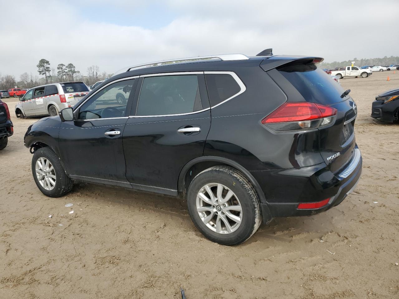 2017 Nissan Rogue - Image 2