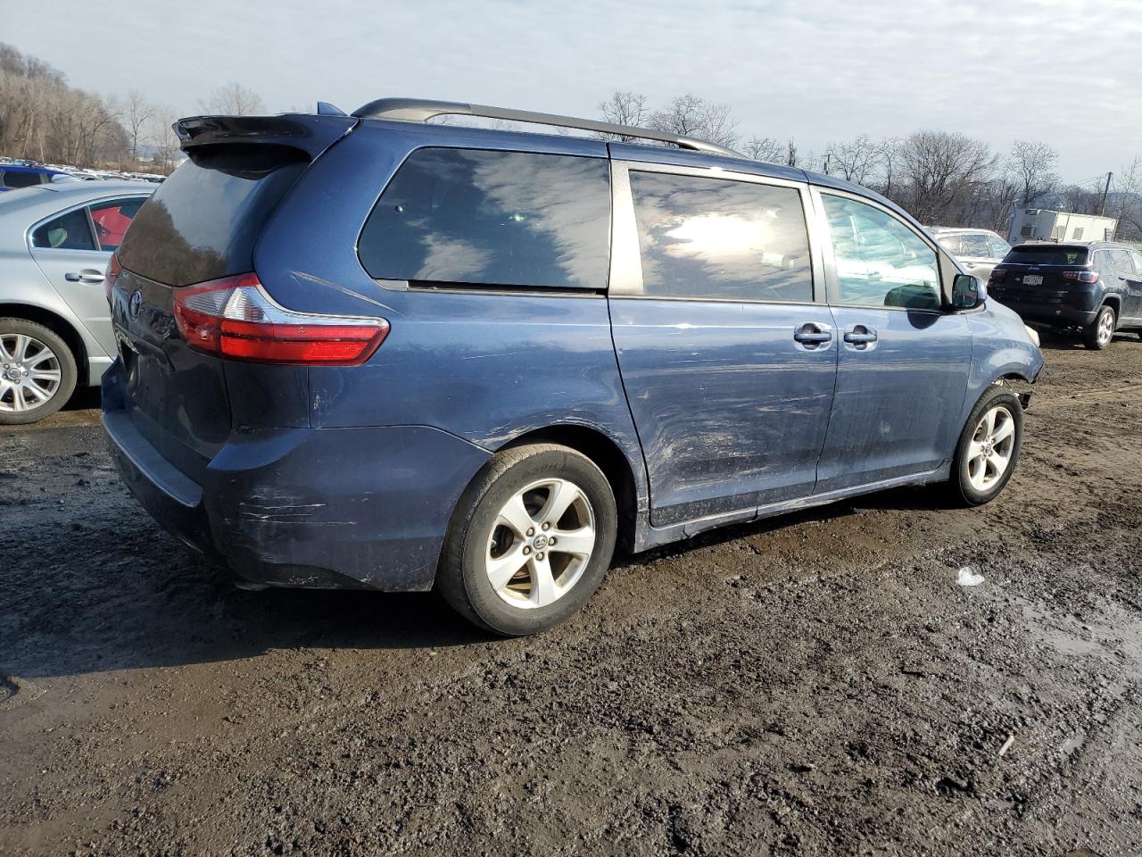 2018 Toyota Sienna - Image 3
