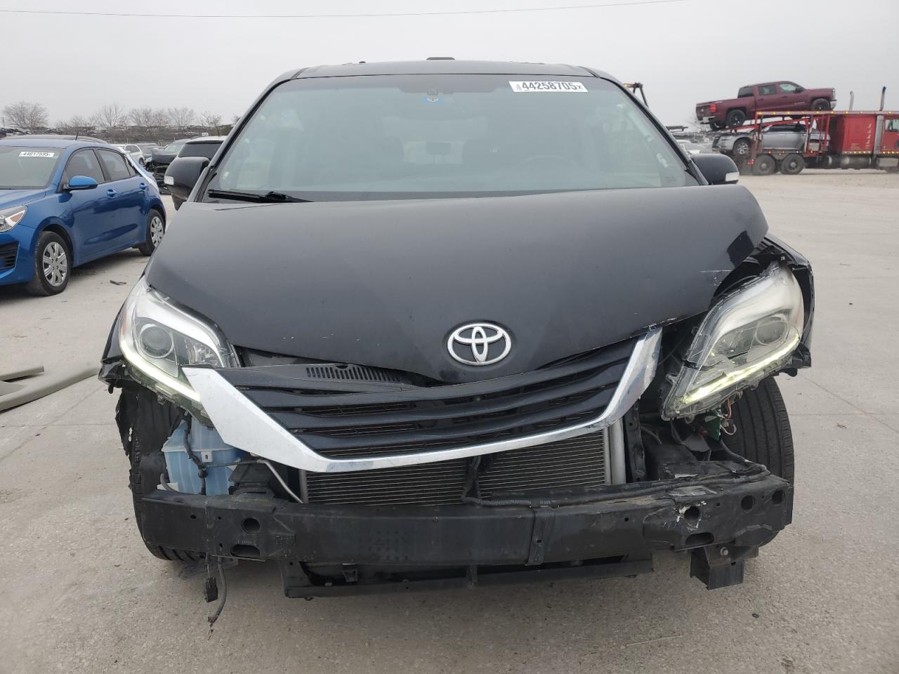 2015 Toyota Sienna - Image 5