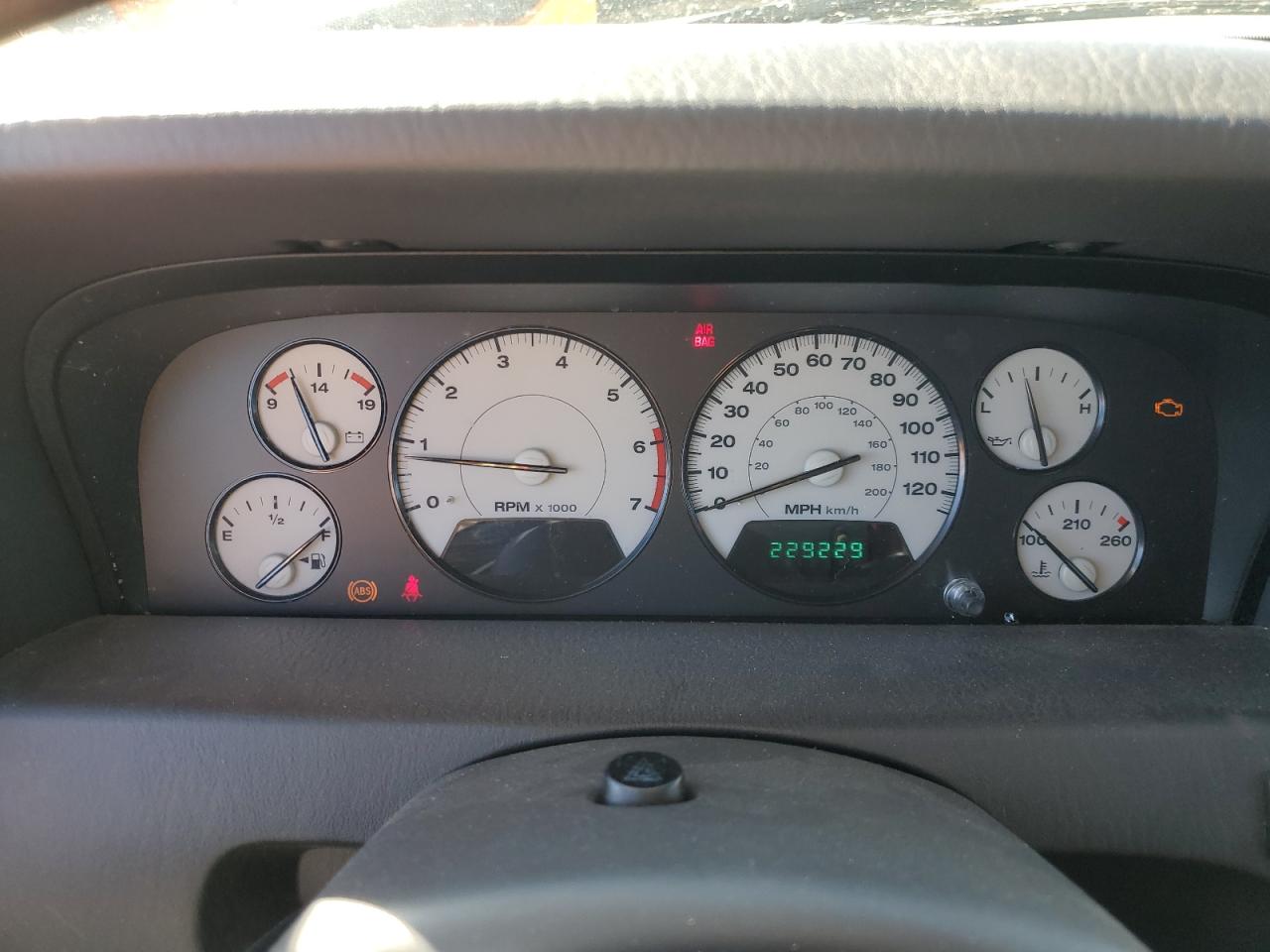 2004 Jeep Grand Cherokee - Image 9