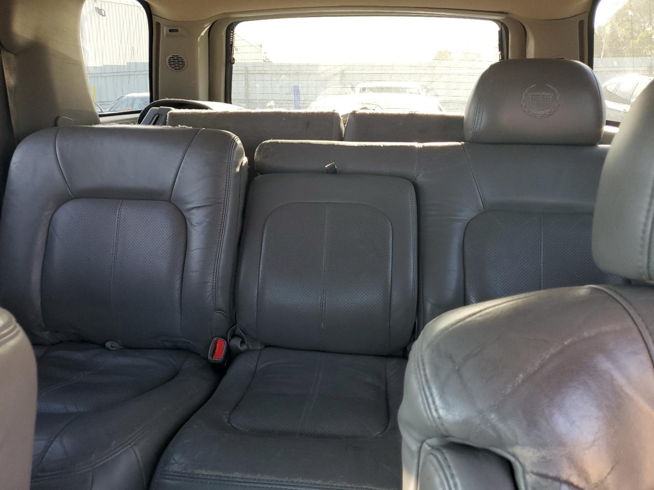 2002 Cadillac Escalade - Image 10
