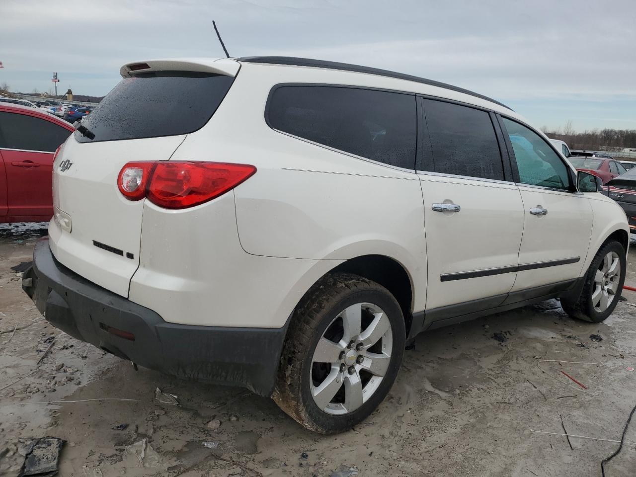 2011 Chevrolet Traverse - Image 3