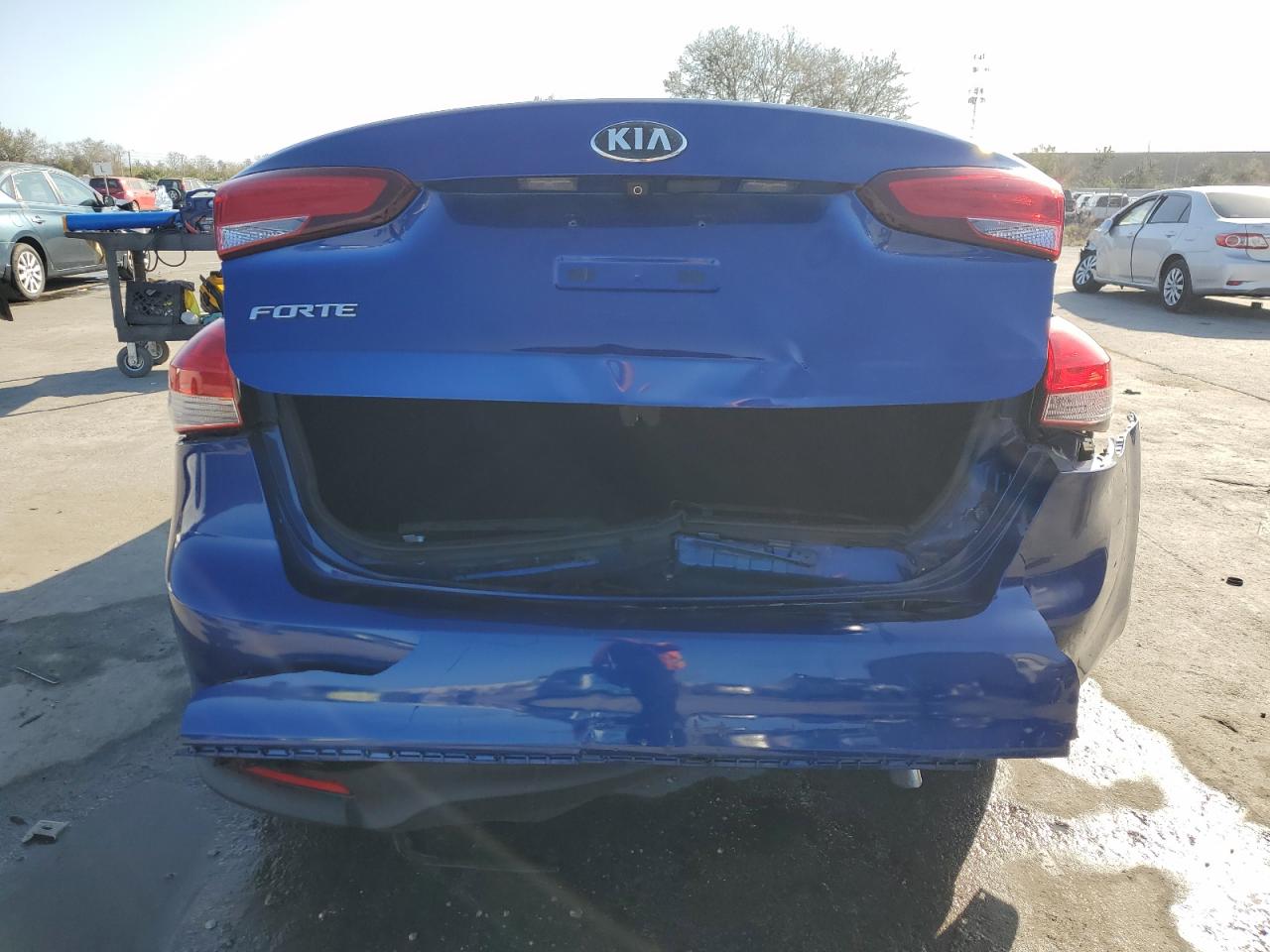 2017 Kia Forte - Image 6