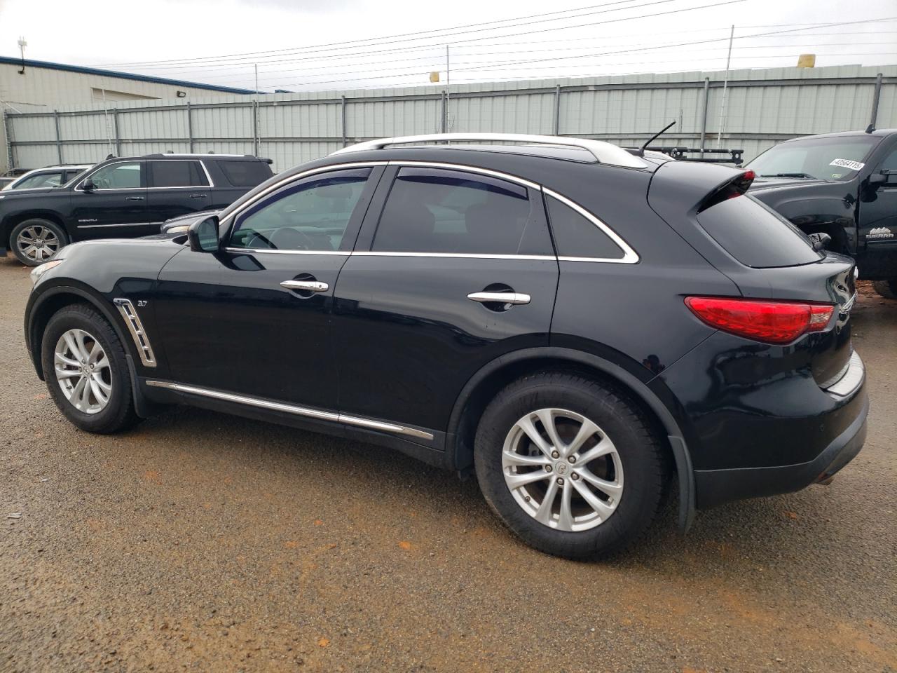 2015 Infiniti QX70 - Image 2