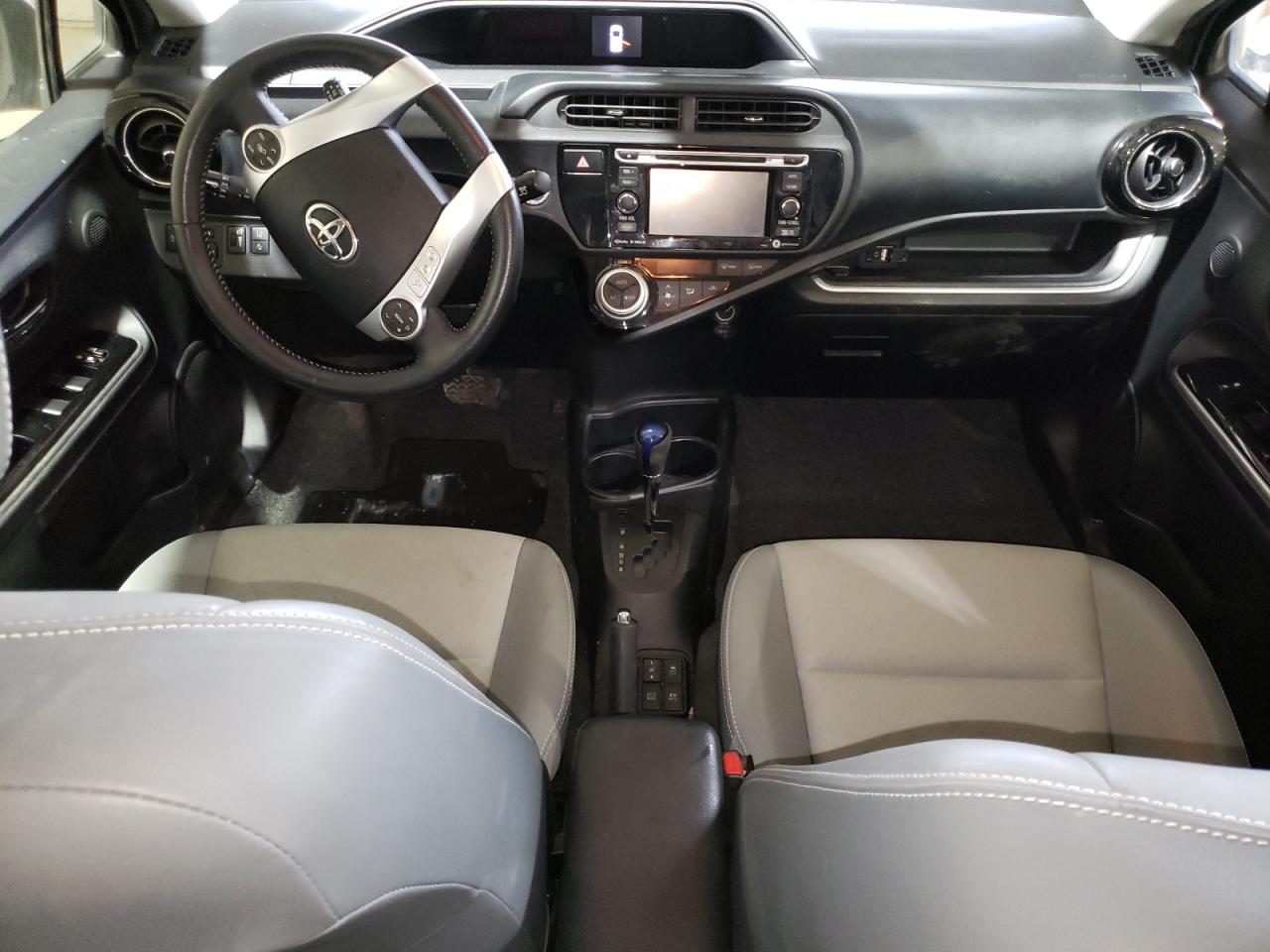 2016 Toyota Prius - Image 8