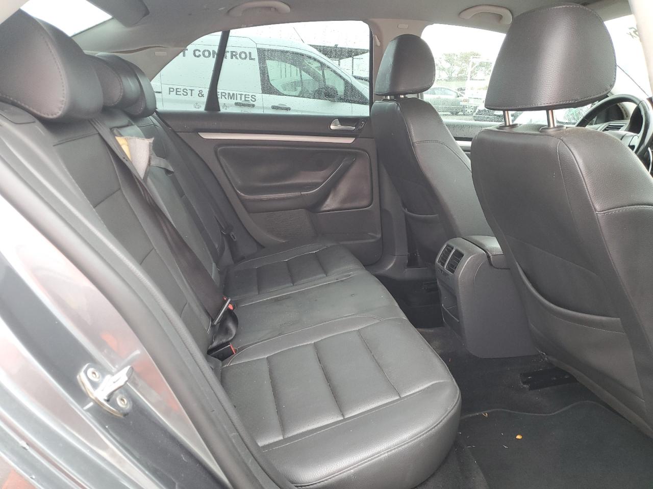 2008 Volkswagen Jetta - Image 10
