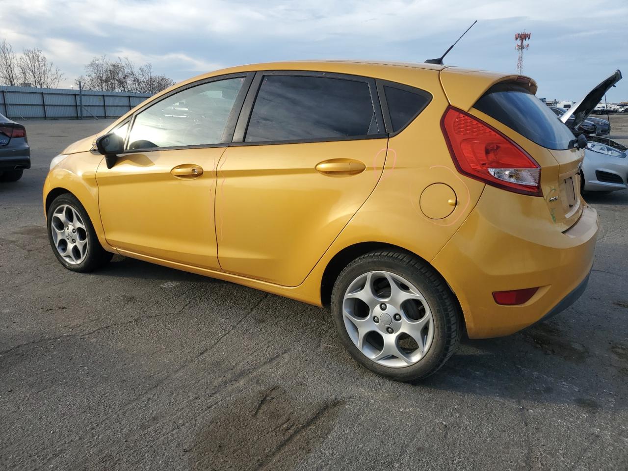 2011 Ford Fiesta - Image 2