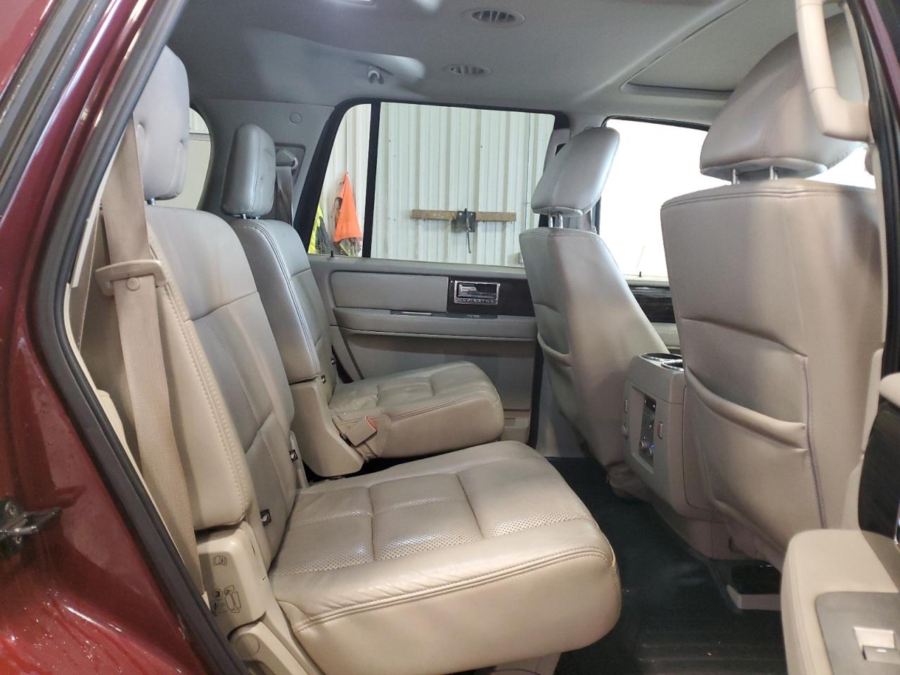 2010 Lincoln Navigator - Image 11