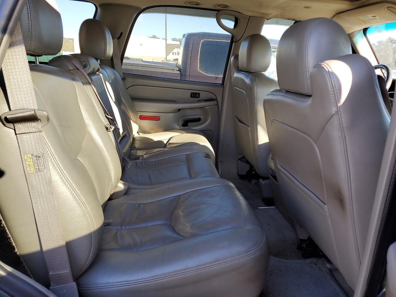 2004 Chevrolet Tahoe - Image 11