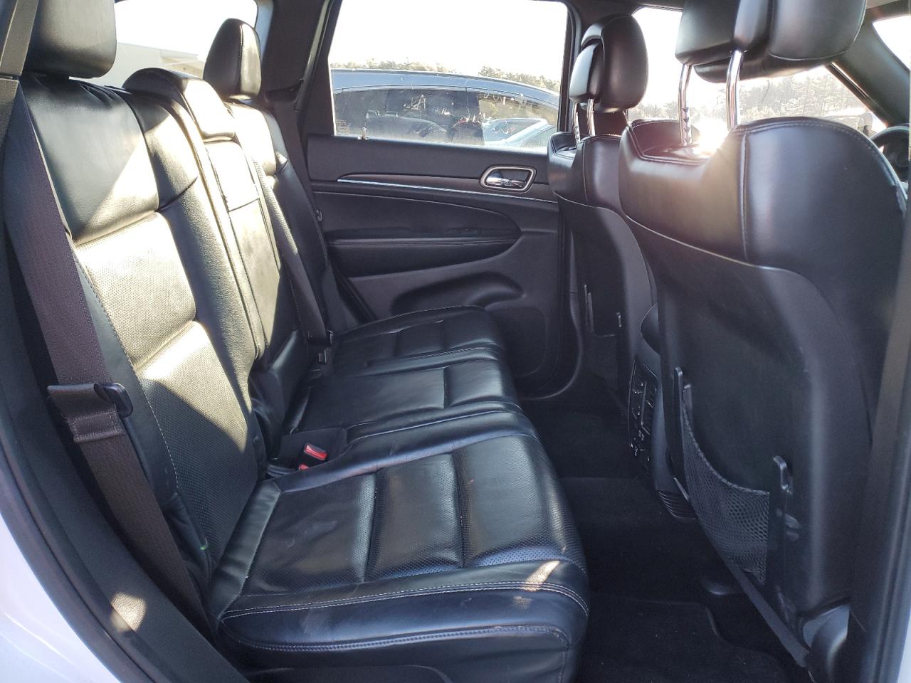 2015 Jeep Grand Cherokee - Image 11