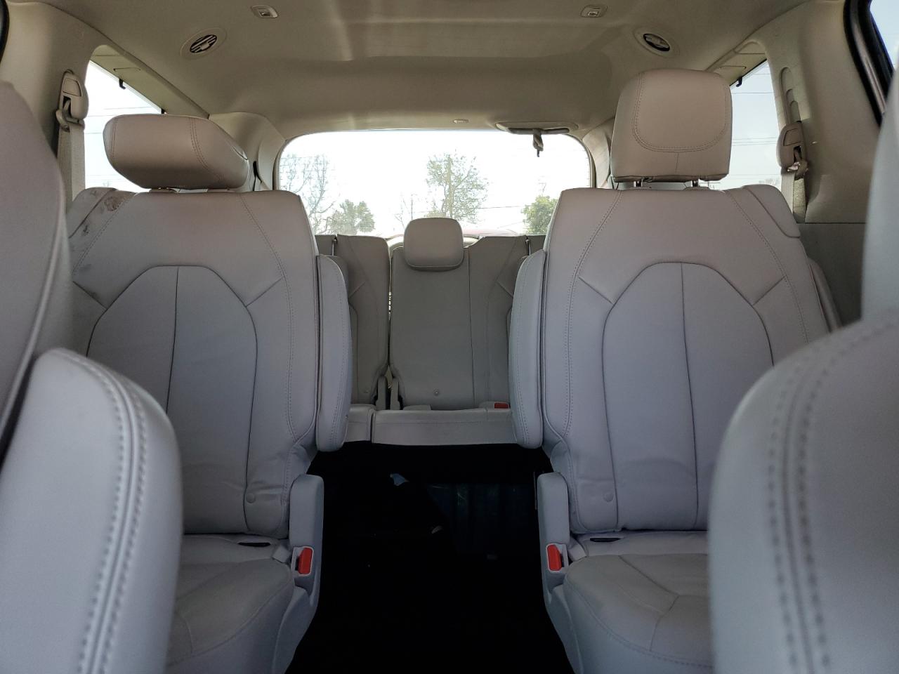2017 Chrysler Pacifica - Image 10