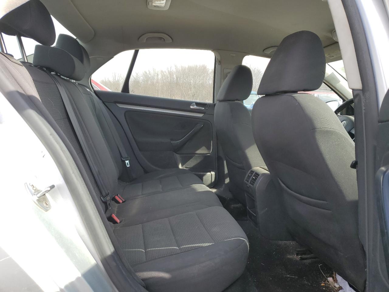 2010 Volkswagen Jetta - Image 10