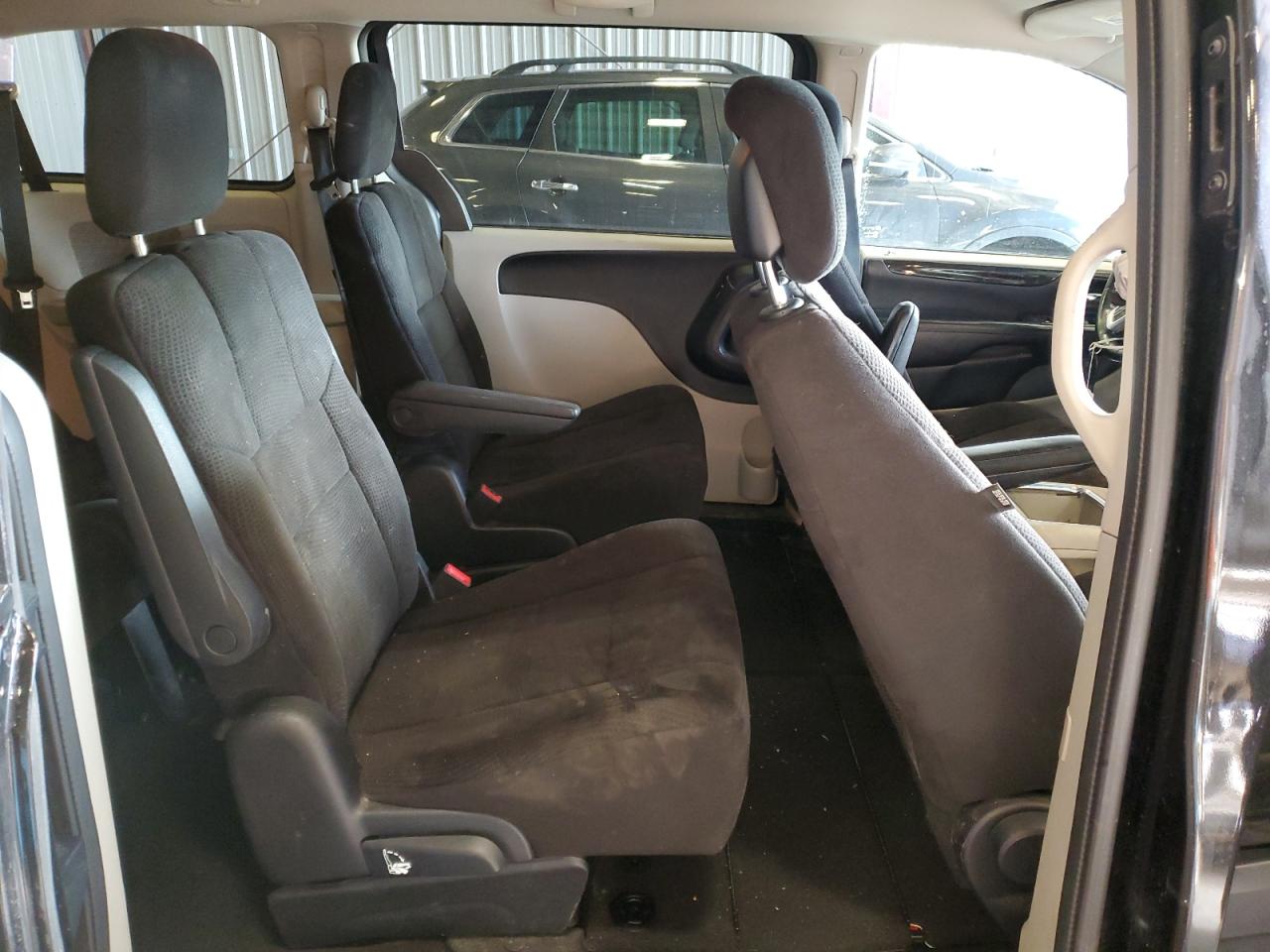 2013 Dodge Caravan - Image 12