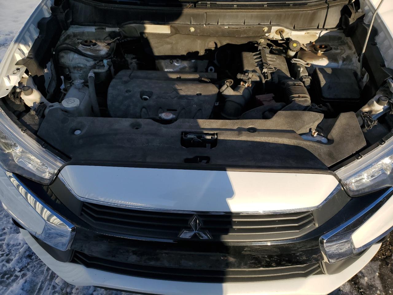 2016 Mitsubishi Outlander - Image 12