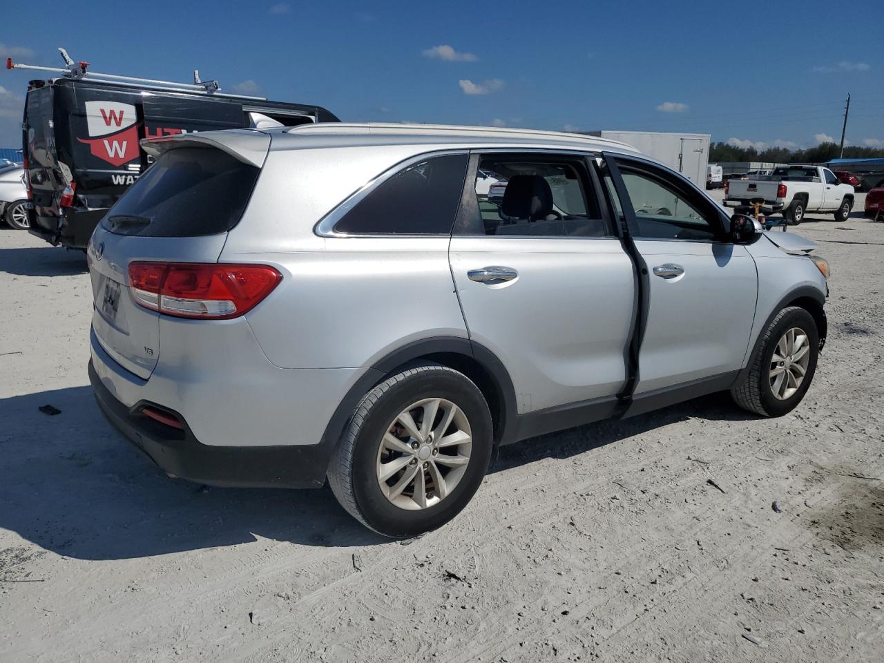 2016 Kia Sorento - Image 3