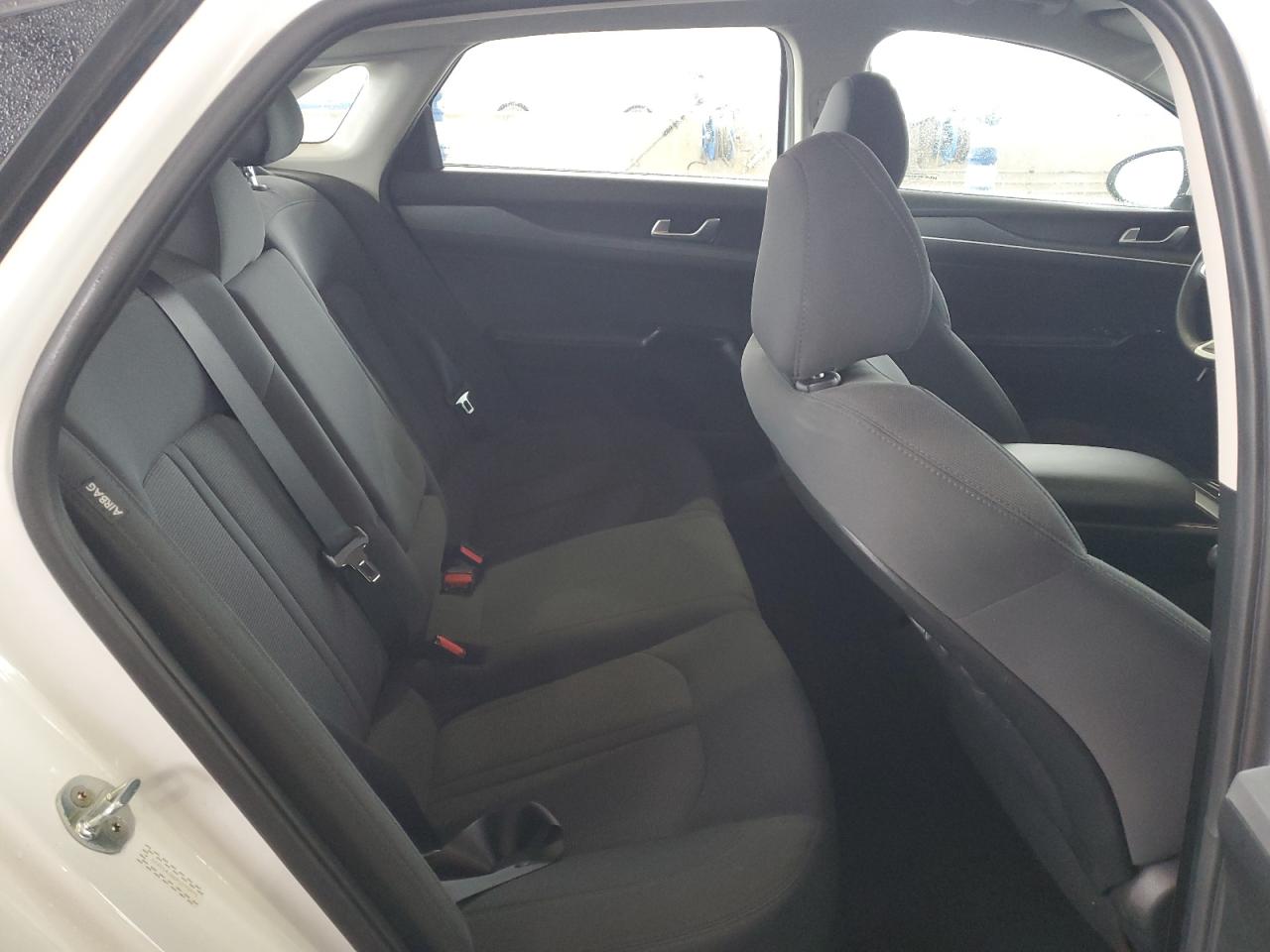 2023 Kia K5 - Image 10