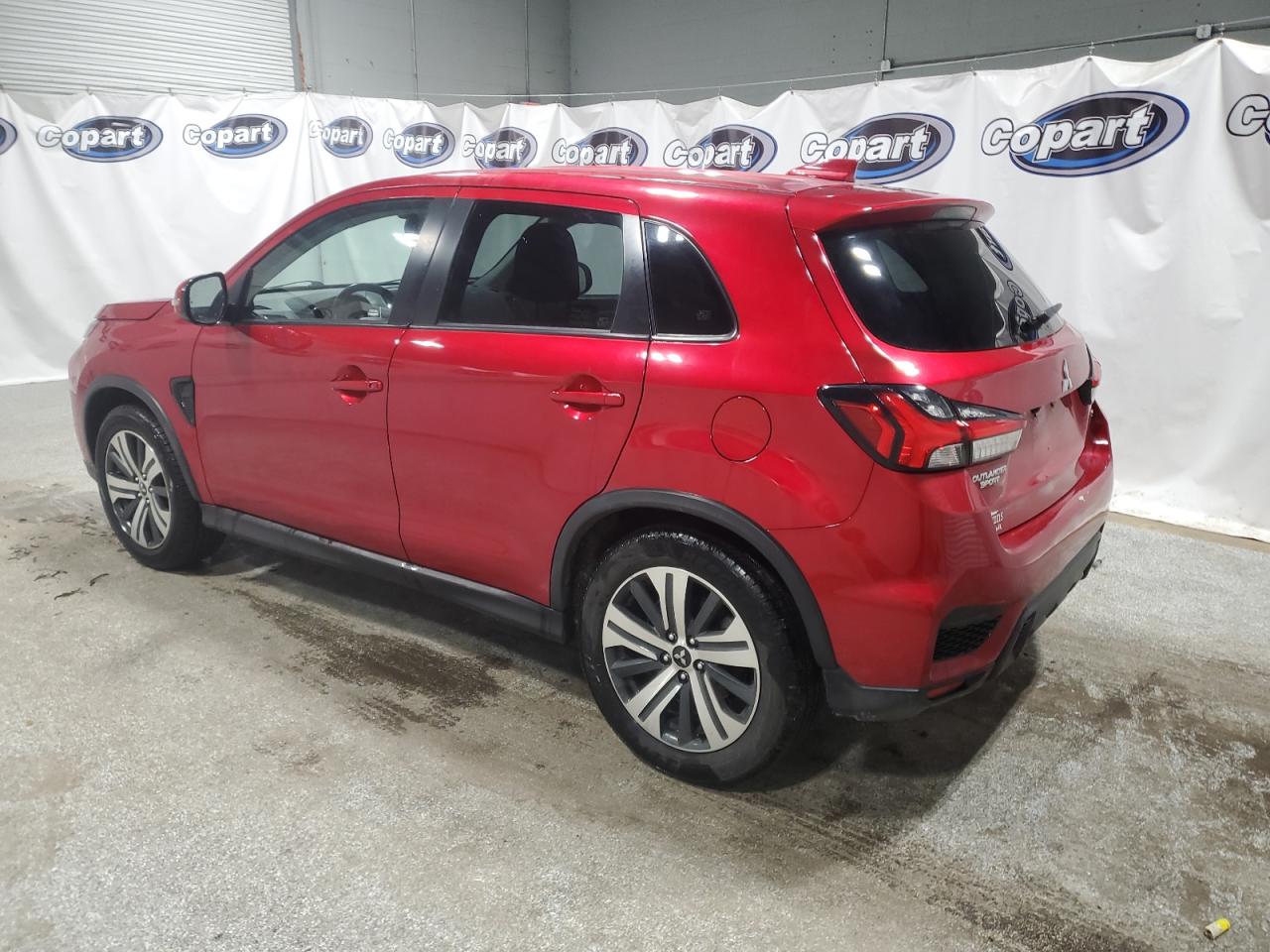 2021 Mitsubishi Outlander - Image 2