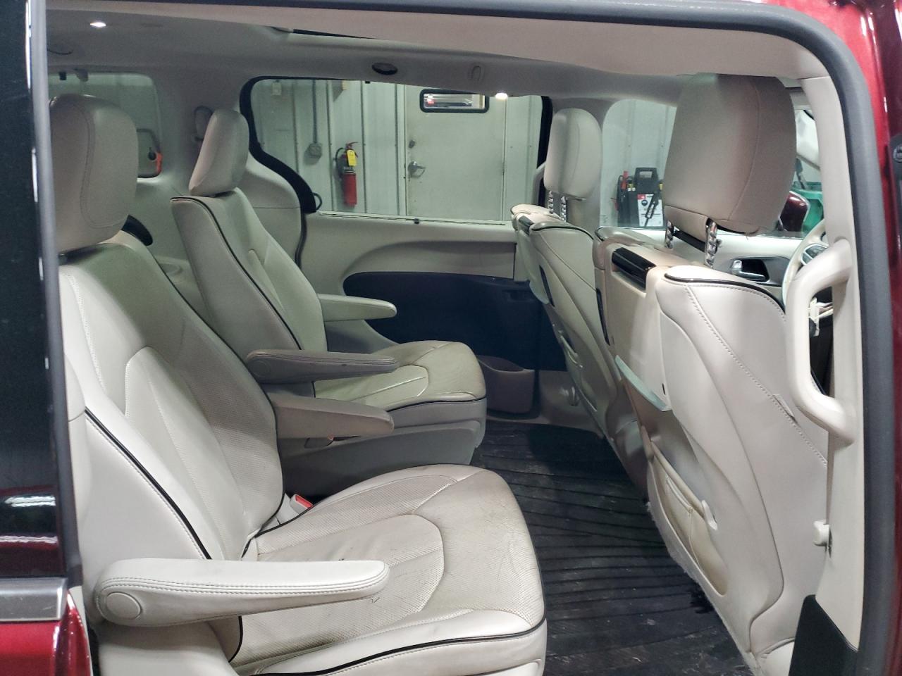 2017 Chrysler Pacifica - Image 11