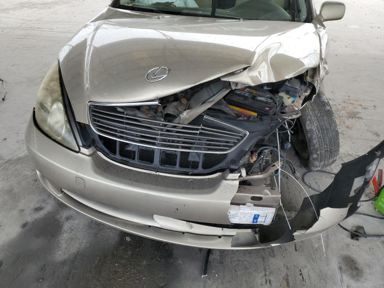 2005 Lexus ES - Image 12
