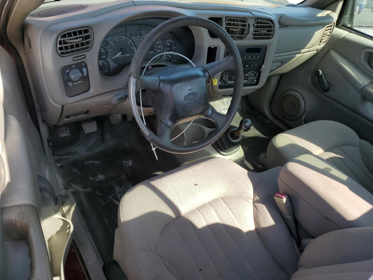 2003 Chevrolet S-10 Pickup - Image 8
